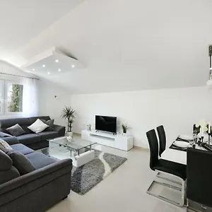 apartment-monika-zadar.hotelinzadar.com/